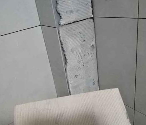 邢台瓷砖空鼓维修公司分享下厨房瓷砖脱落的补救措施。